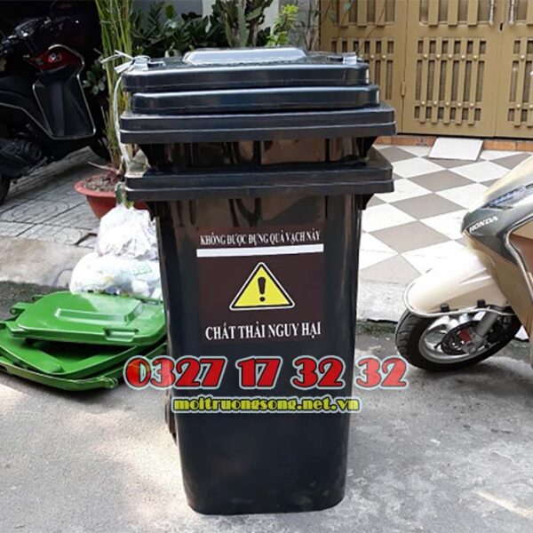 Thùng rác y tế 240L màu đen nắp đậy bánh xe cho rác nguy hại