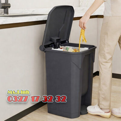 Thùng rác đạp chân dùng trong nhà bếp